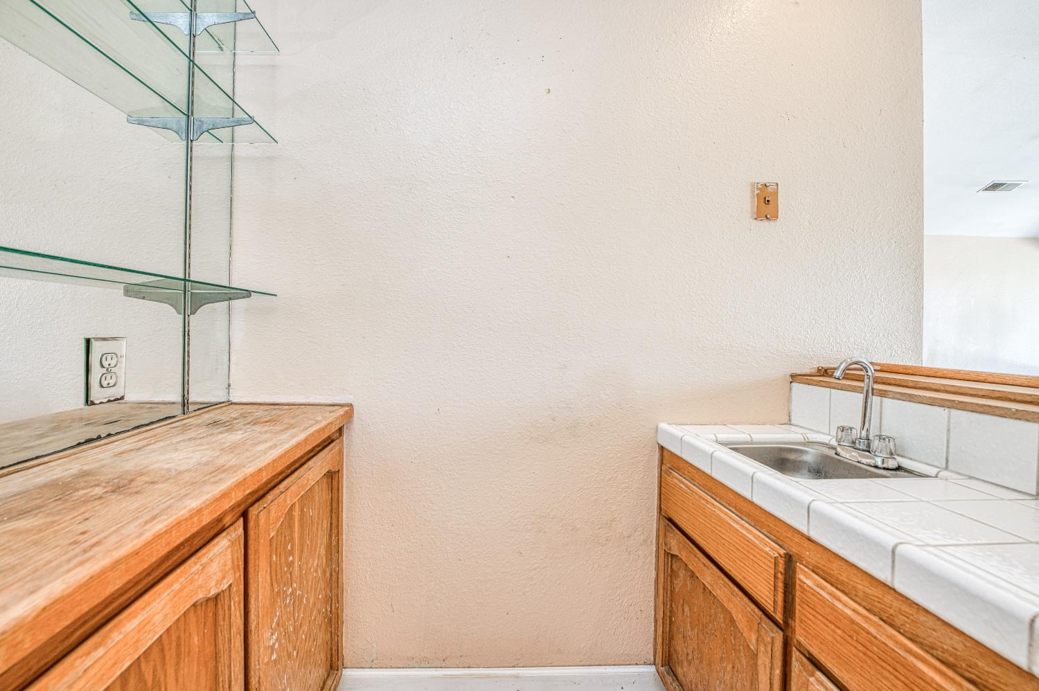 2091 Escalon Ave, Clovis, CA 93611