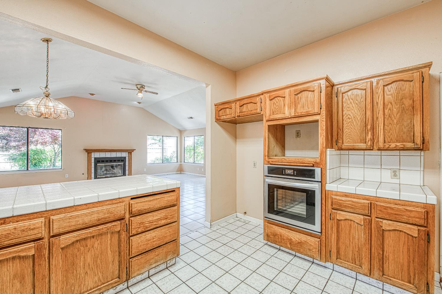 2091 Escalon Ave, Clovis, CA 93611