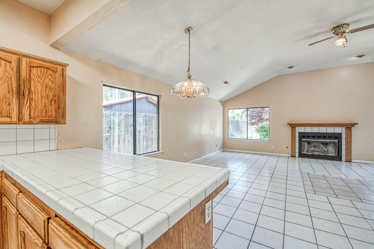 2091 Escalon Ave, Clovis, CA 93611