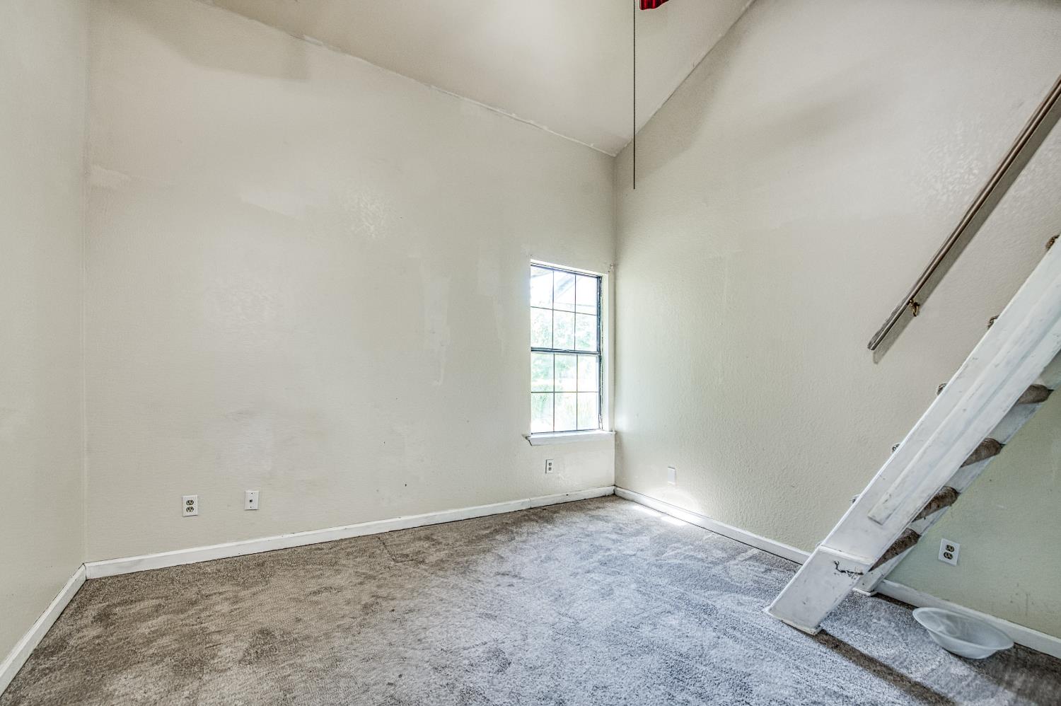 2091 Escalon Ave, Clovis, CA 93611