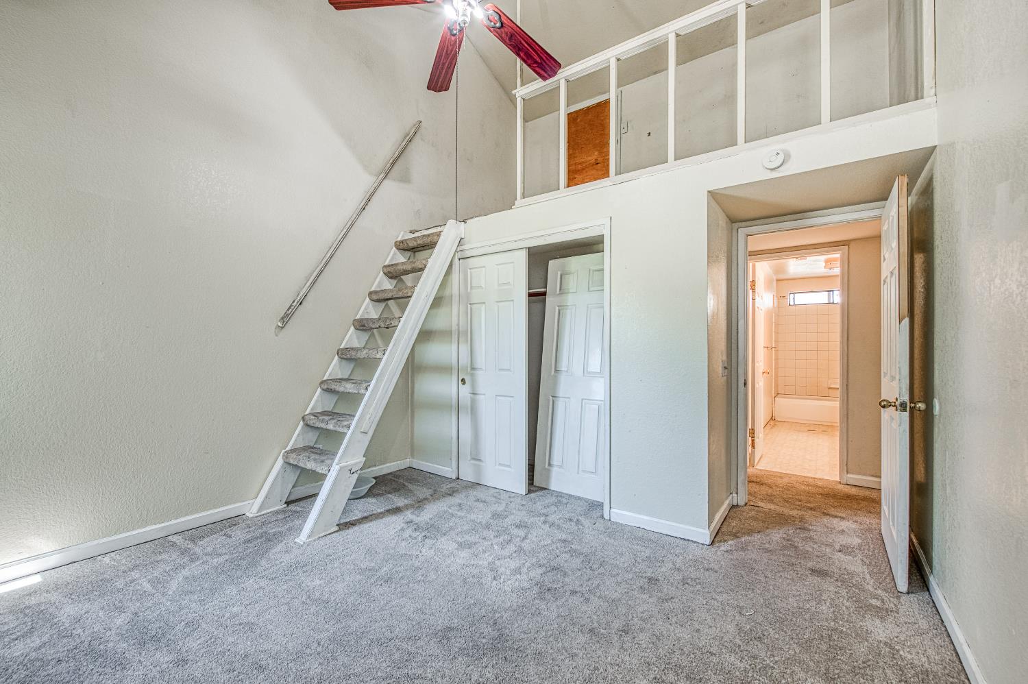 2091 Escalon Ave, Clovis, CA 93611