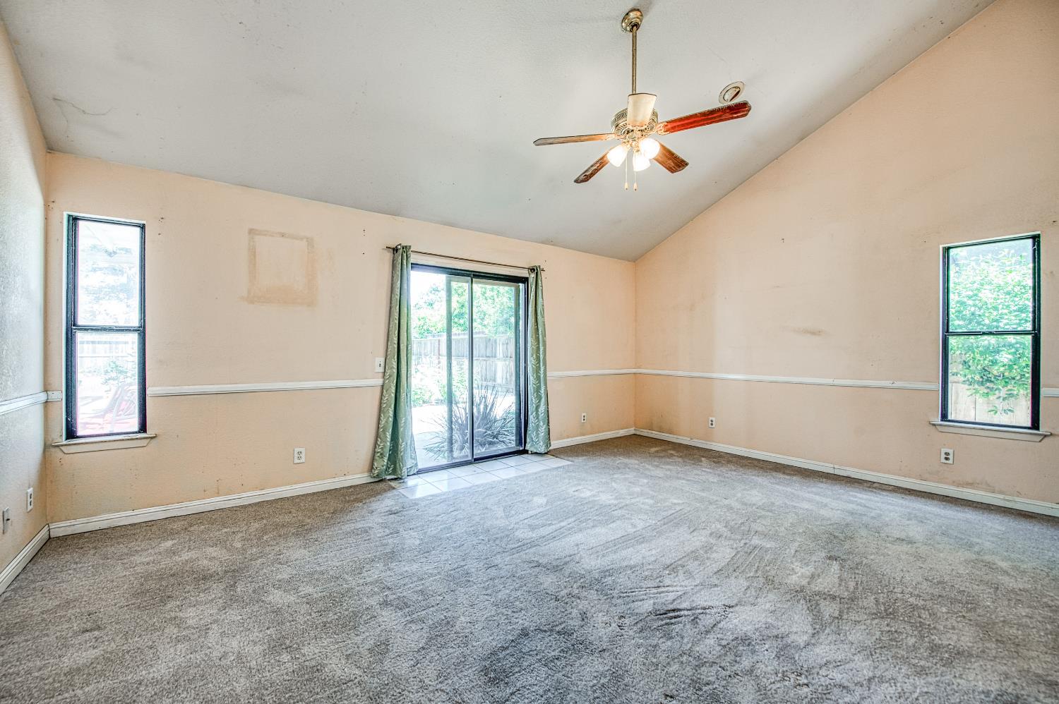 2091 Escalon Ave, Clovis, CA 93611