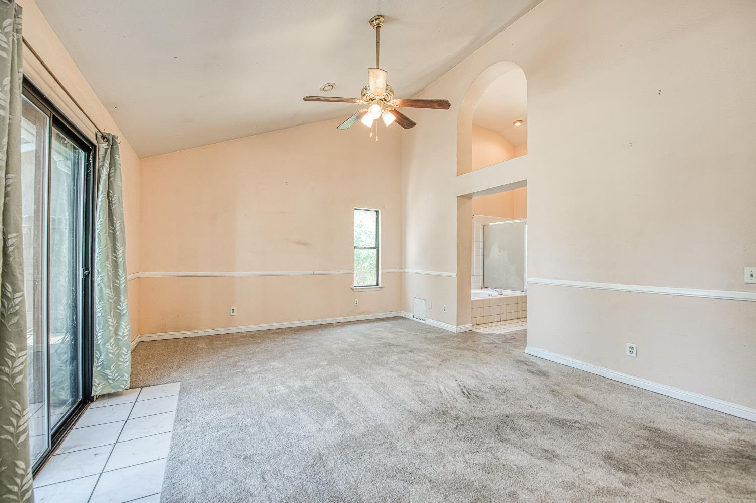 2091 Escalon Ave, Clovis, CA 93611