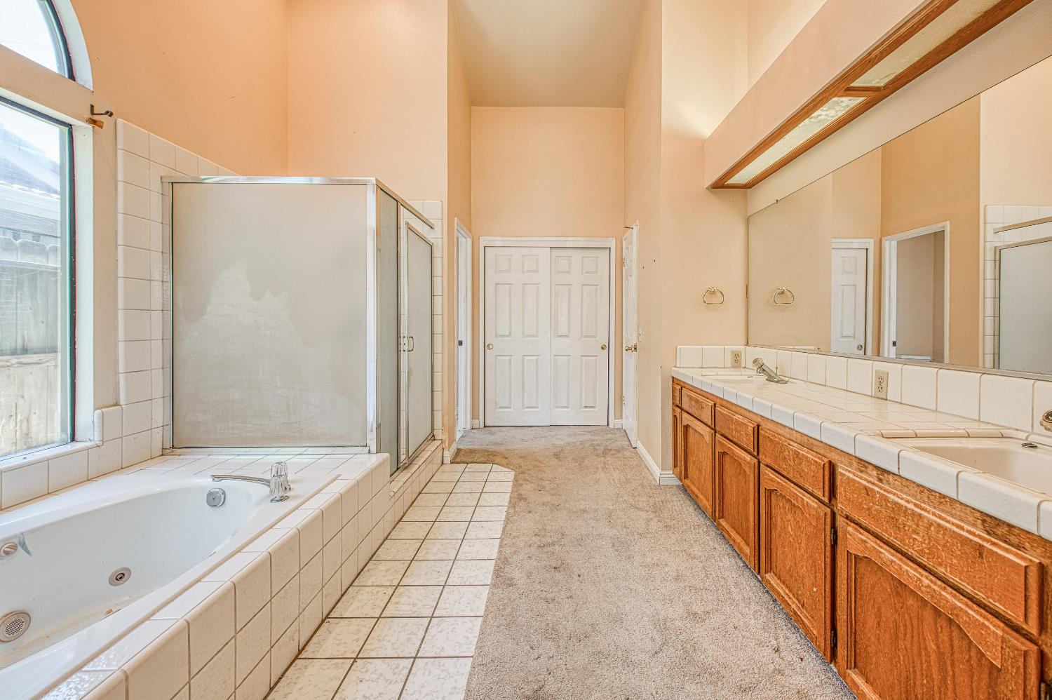 2091 Escalon Ave, Clovis, CA 93611