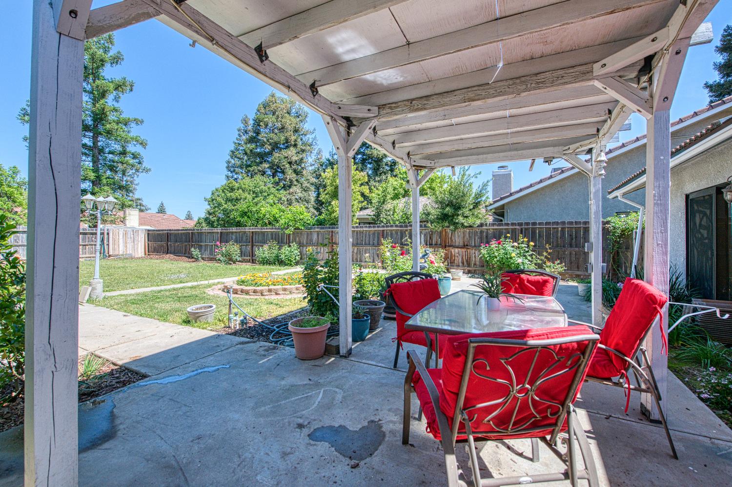 2091 Escalon Ave, Clovis, CA 93611