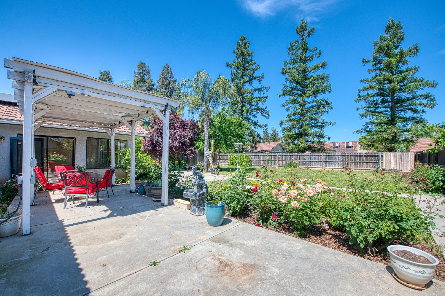 2091 Escalon Ave, Clovis, CA 93611