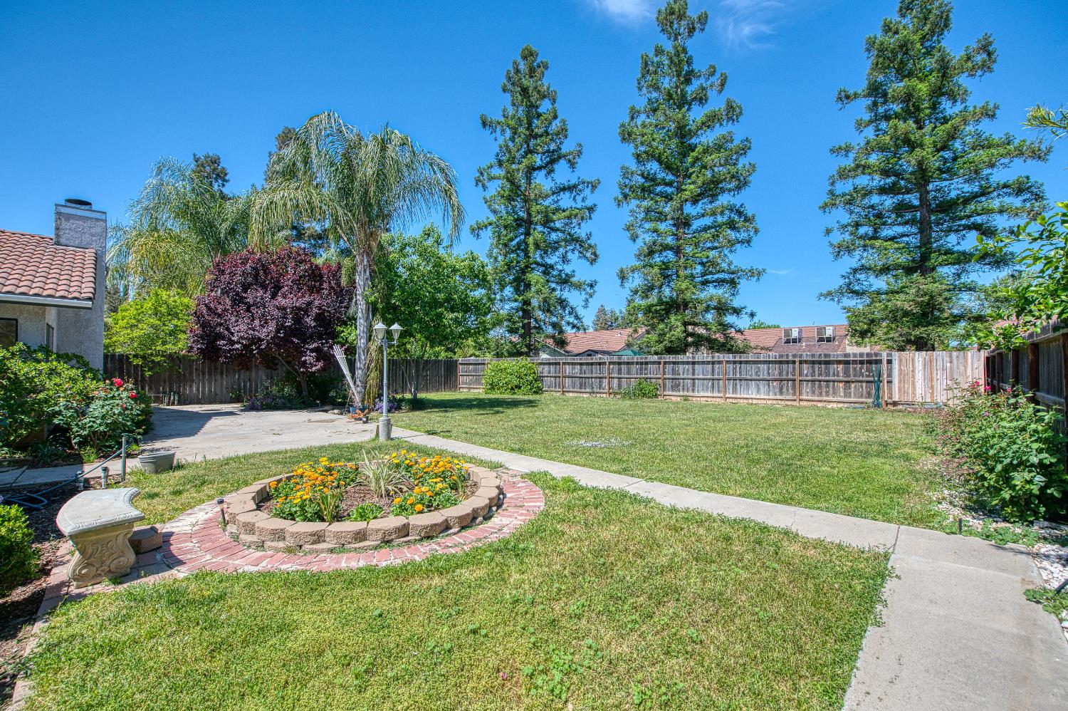 2091 Escalon Ave, Clovis, CA 93611