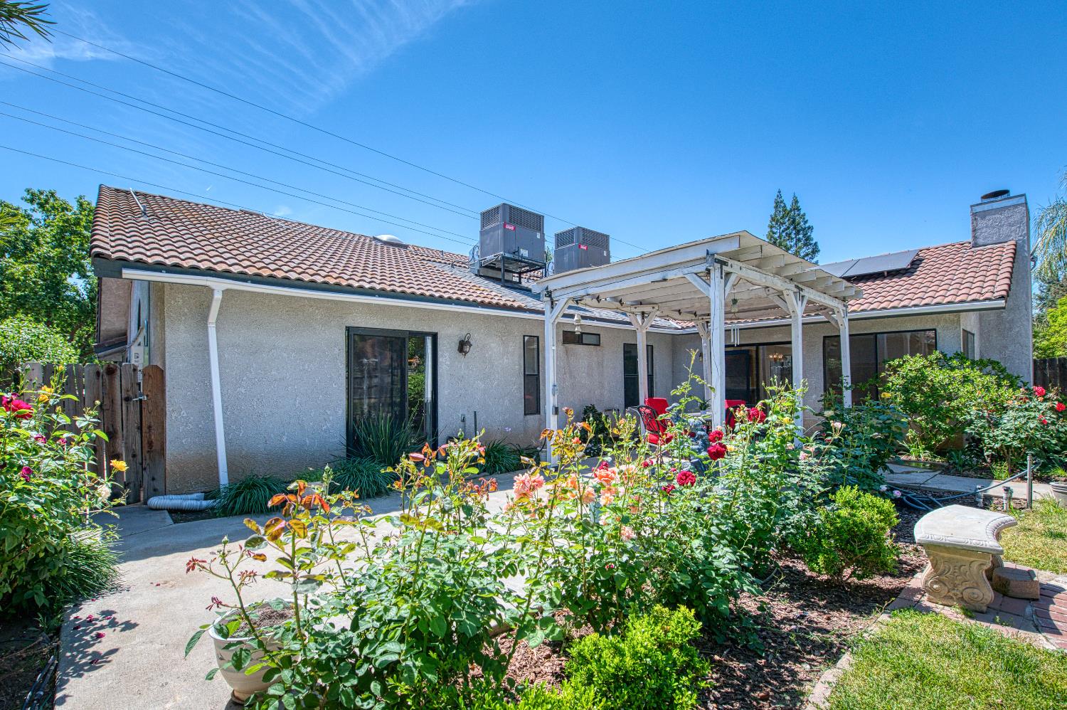 2091 Escalon Ave, Clovis, CA 93611