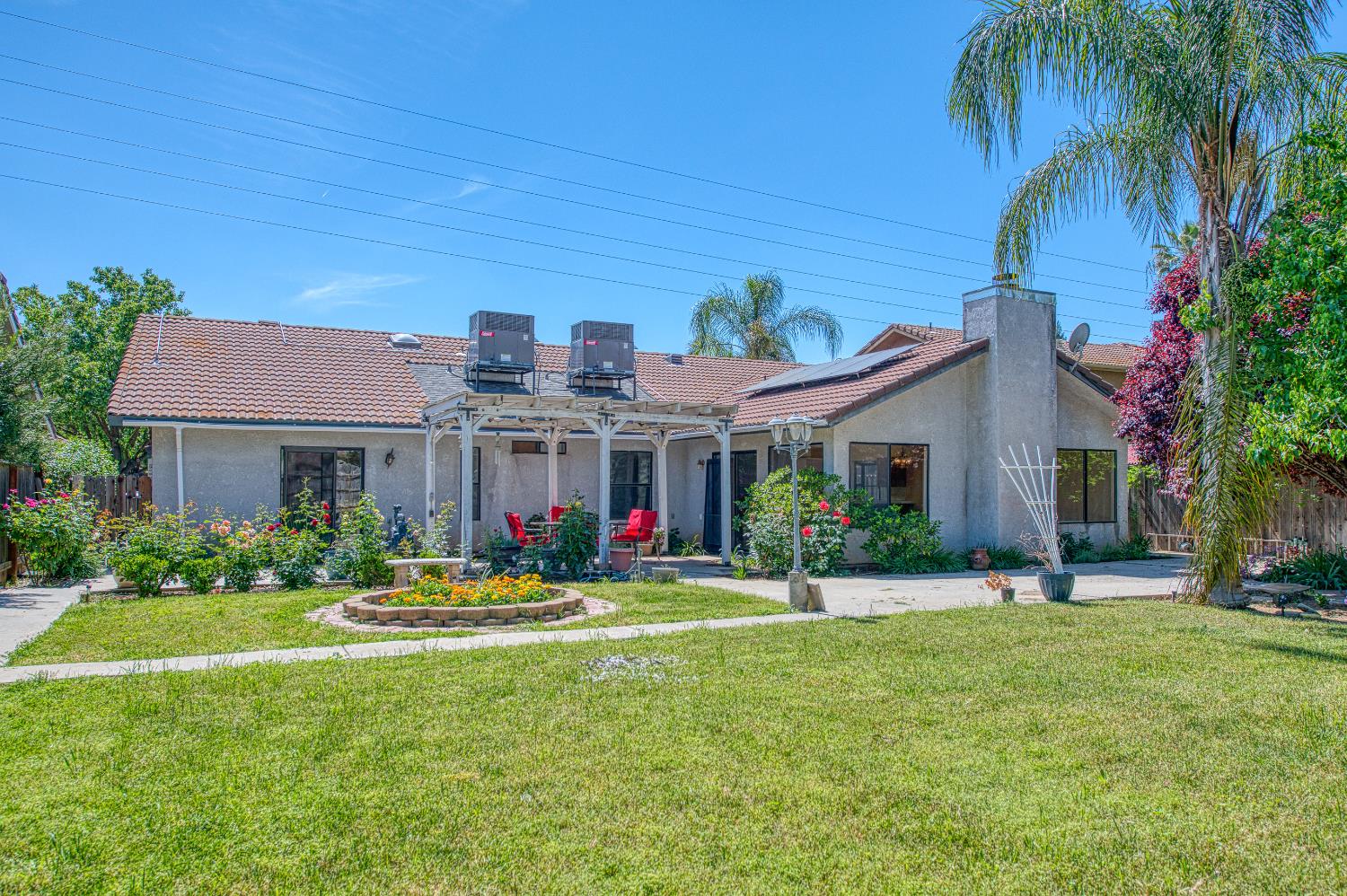 2091 Escalon Ave, Clovis, CA 93611