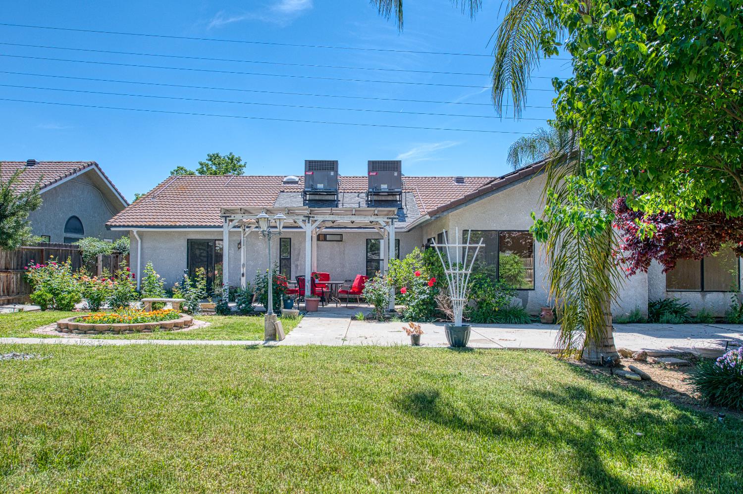 2091 Escalon Ave, Clovis, CA 93611