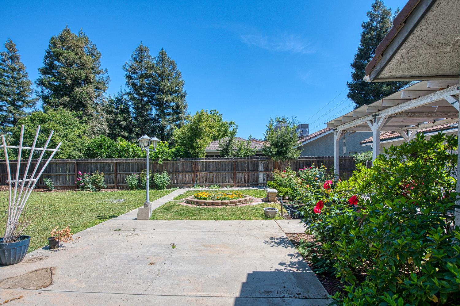 2091 Escalon Ave, Clovis, CA 93611