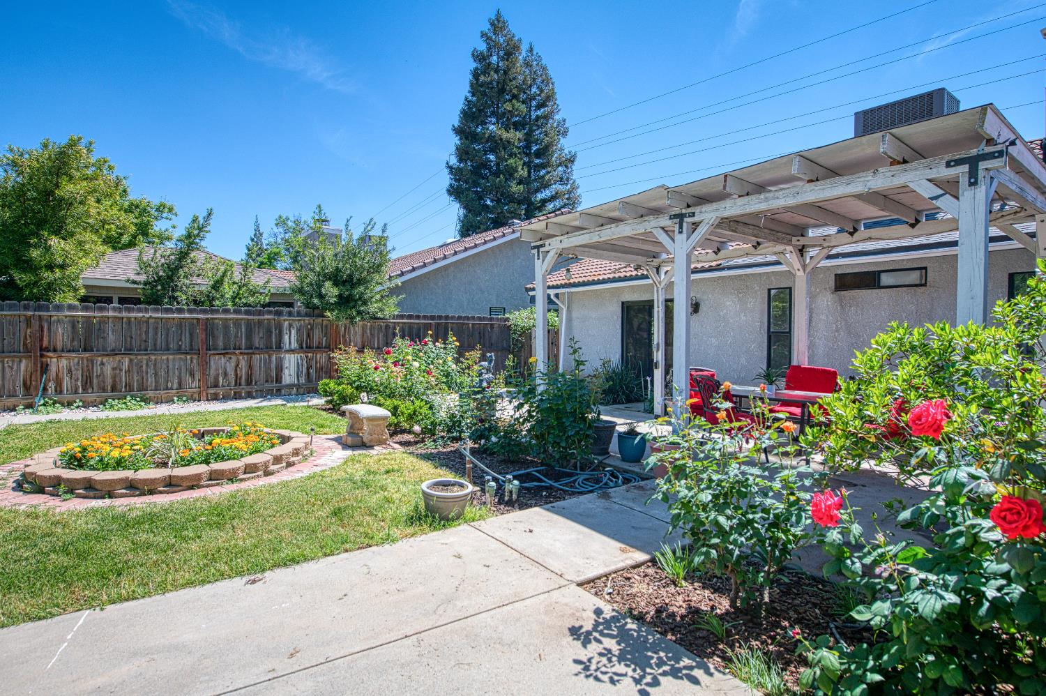 2091 Escalon Ave, Clovis, CA 93611