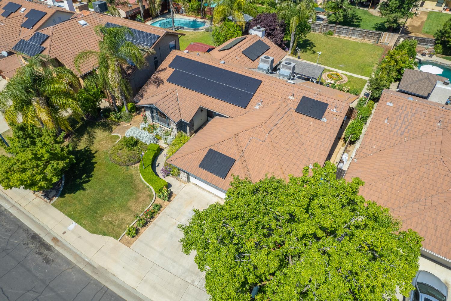 2091 Escalon Ave, Clovis, CA 93611