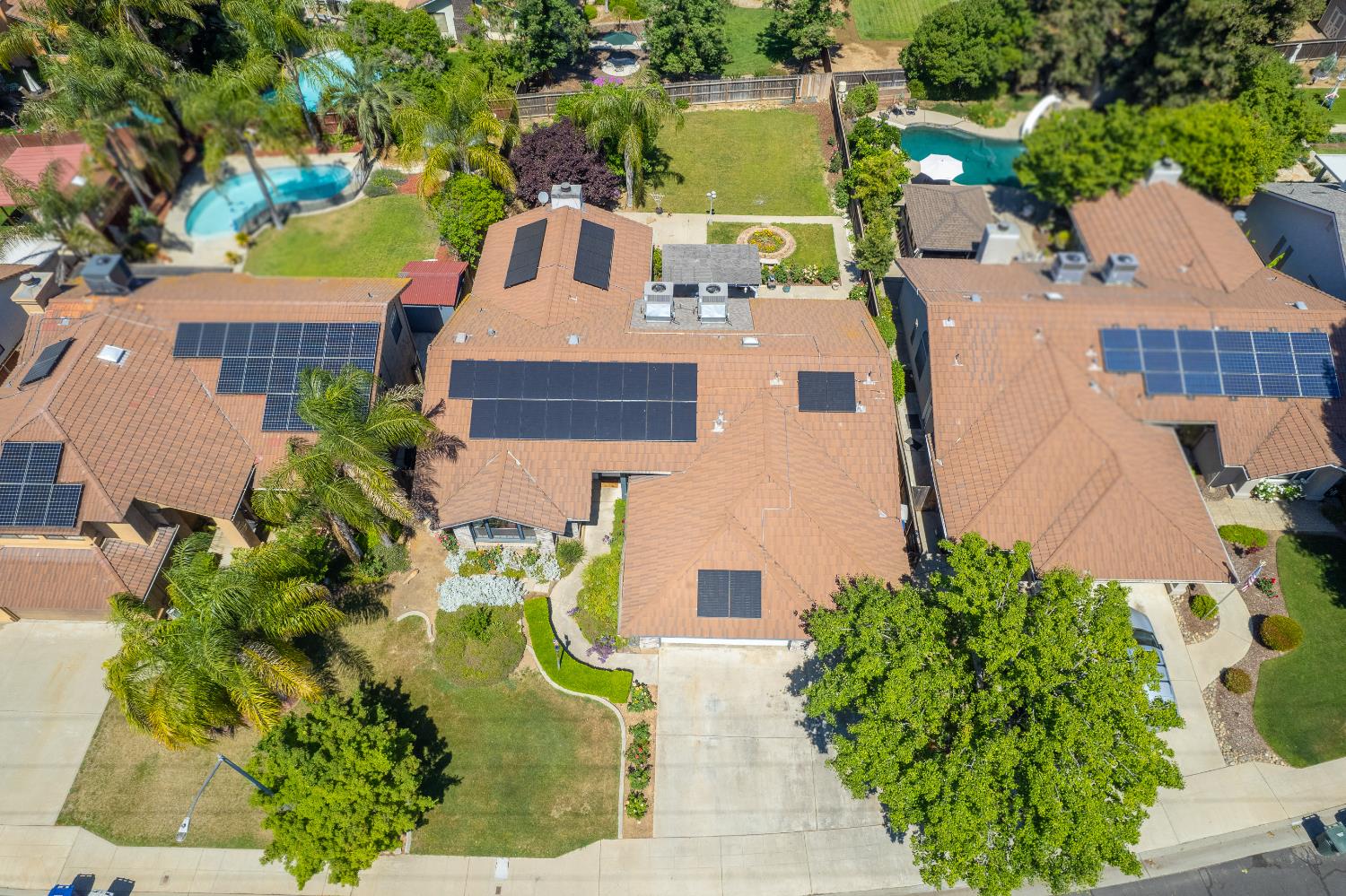 2091 Escalon Ave, Clovis, CA 93611