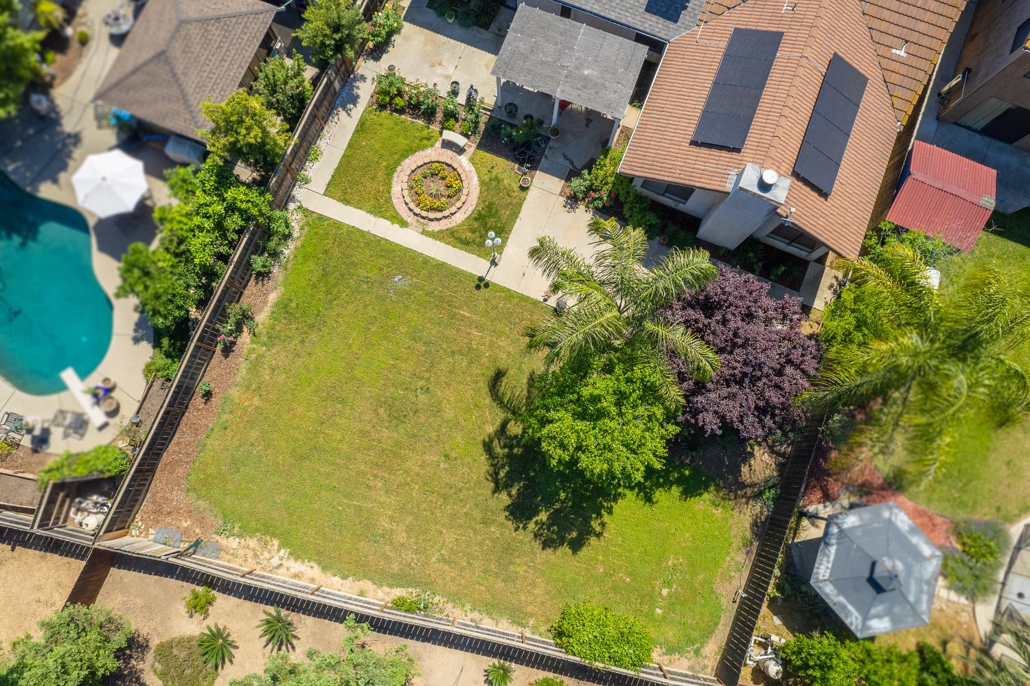 2091 Escalon Ave, Clovis, CA 93611