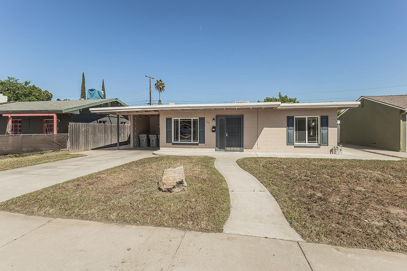 208 W Hampton Way, Fresno, CA 93705