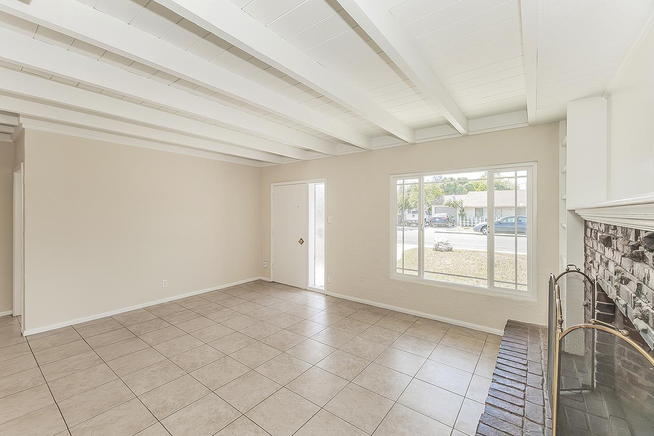 208 W Hampton Way, Fresno, CA 93705