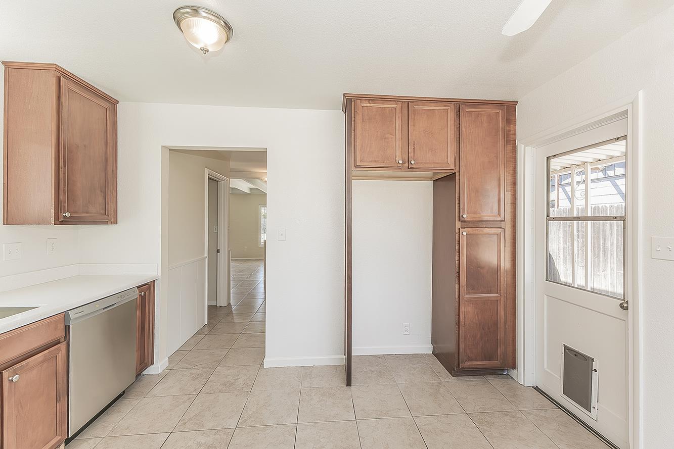 208 W Hampton Way, Fresno, CA 93705