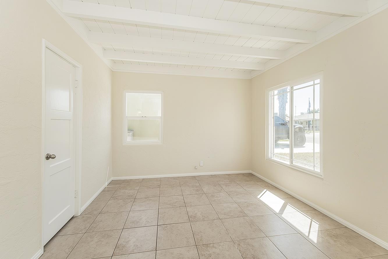 208 W Hampton Way, Fresno, CA 93705