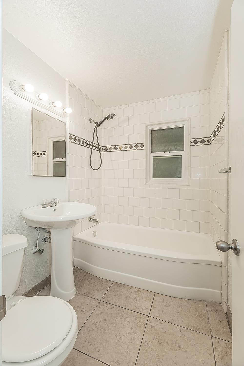 208 W Hampton Way, Fresno, CA 93705