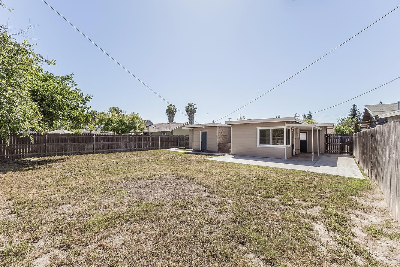 208 W Hampton Way, Fresno, CA 93705