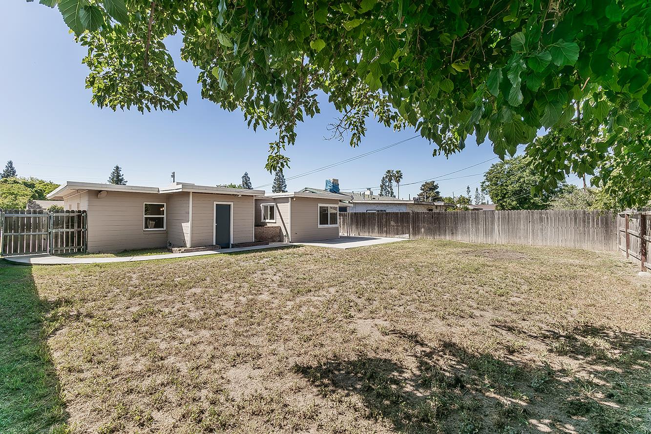 208 W Hampton Way, Fresno, CA 93705