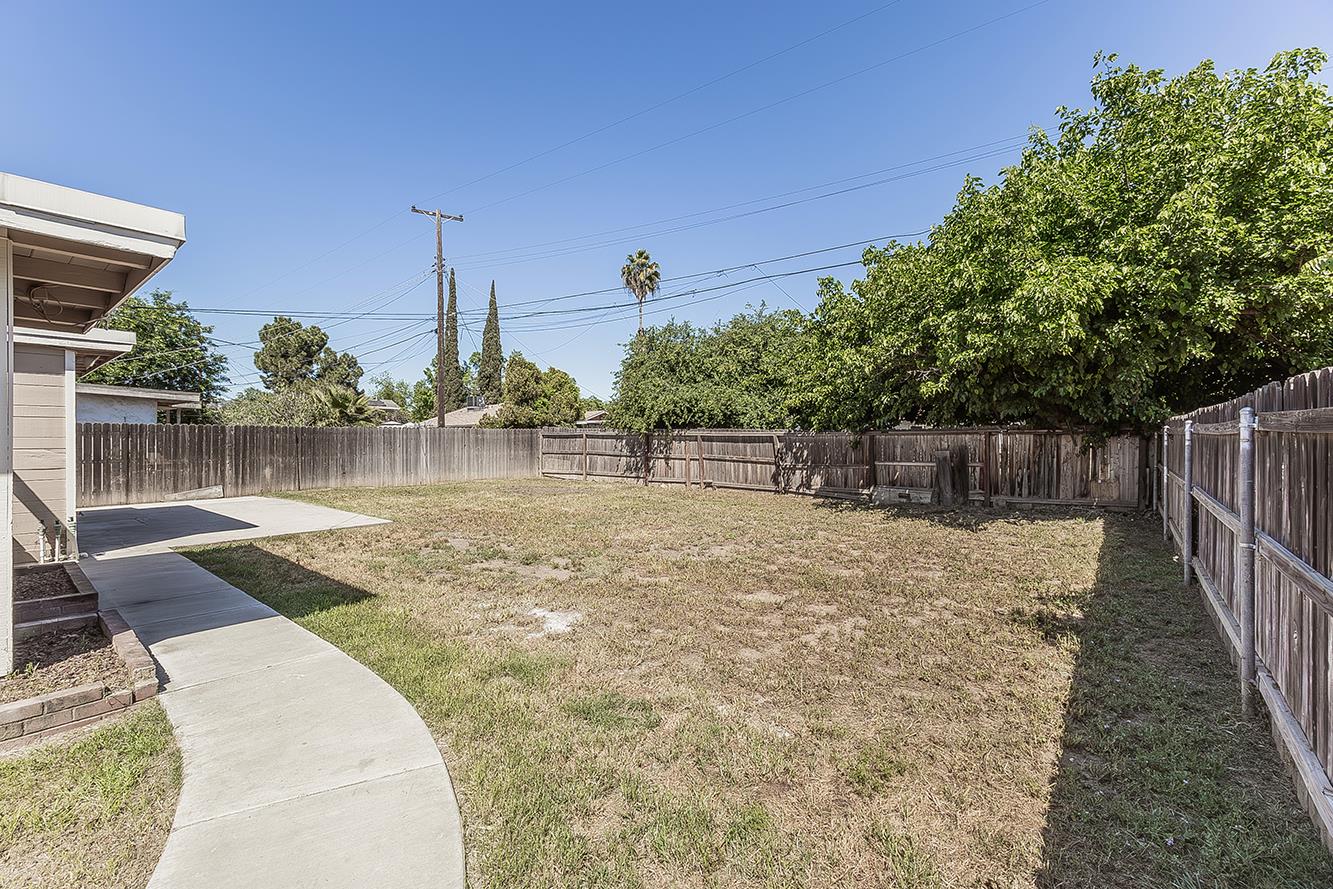 208 W Hampton Way, Fresno, CA 93705