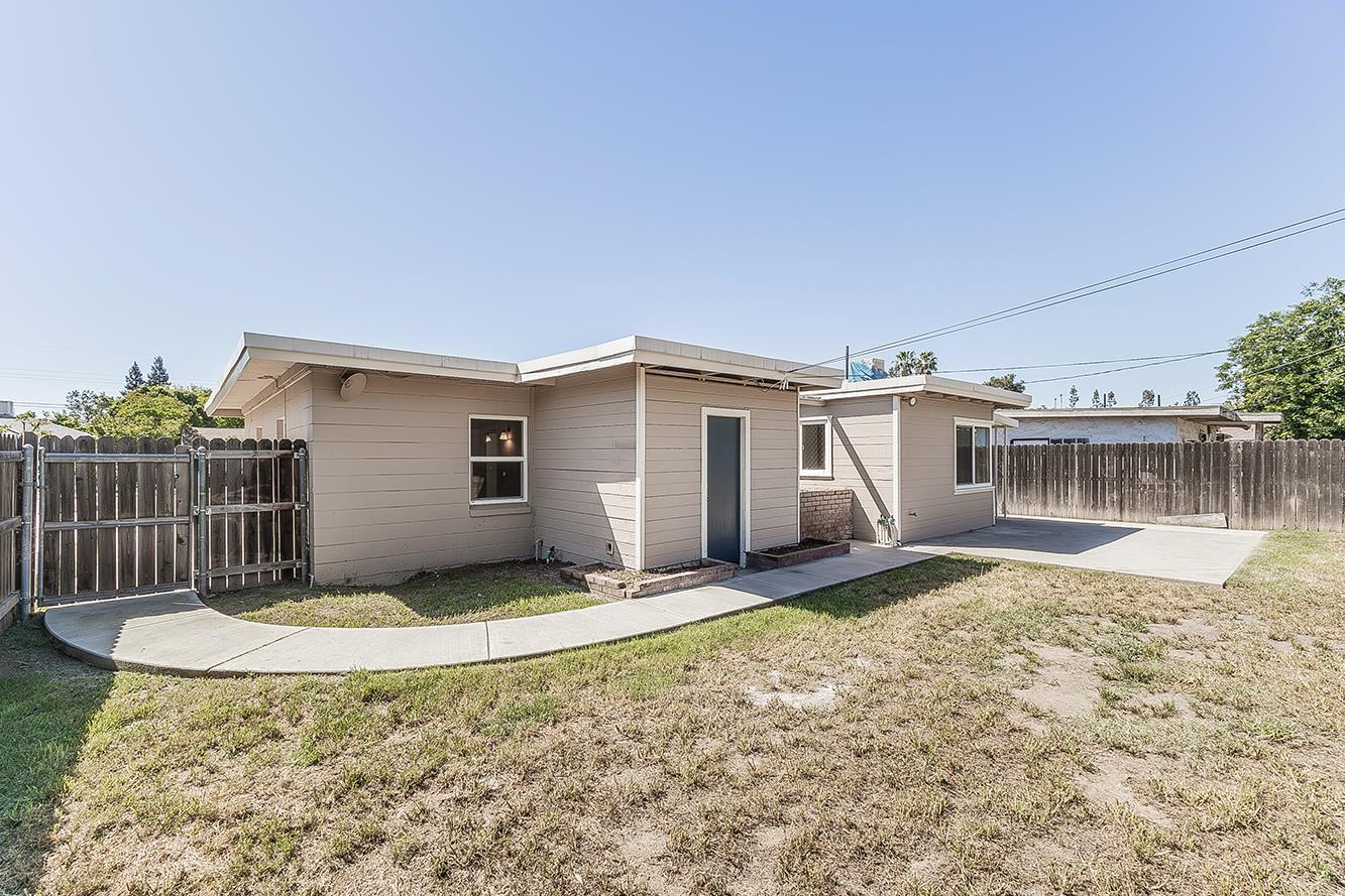 208 W Hampton Way, Fresno, CA 93705
