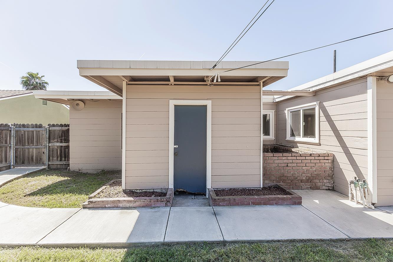 208 W Hampton Way, Fresno, CA 93705