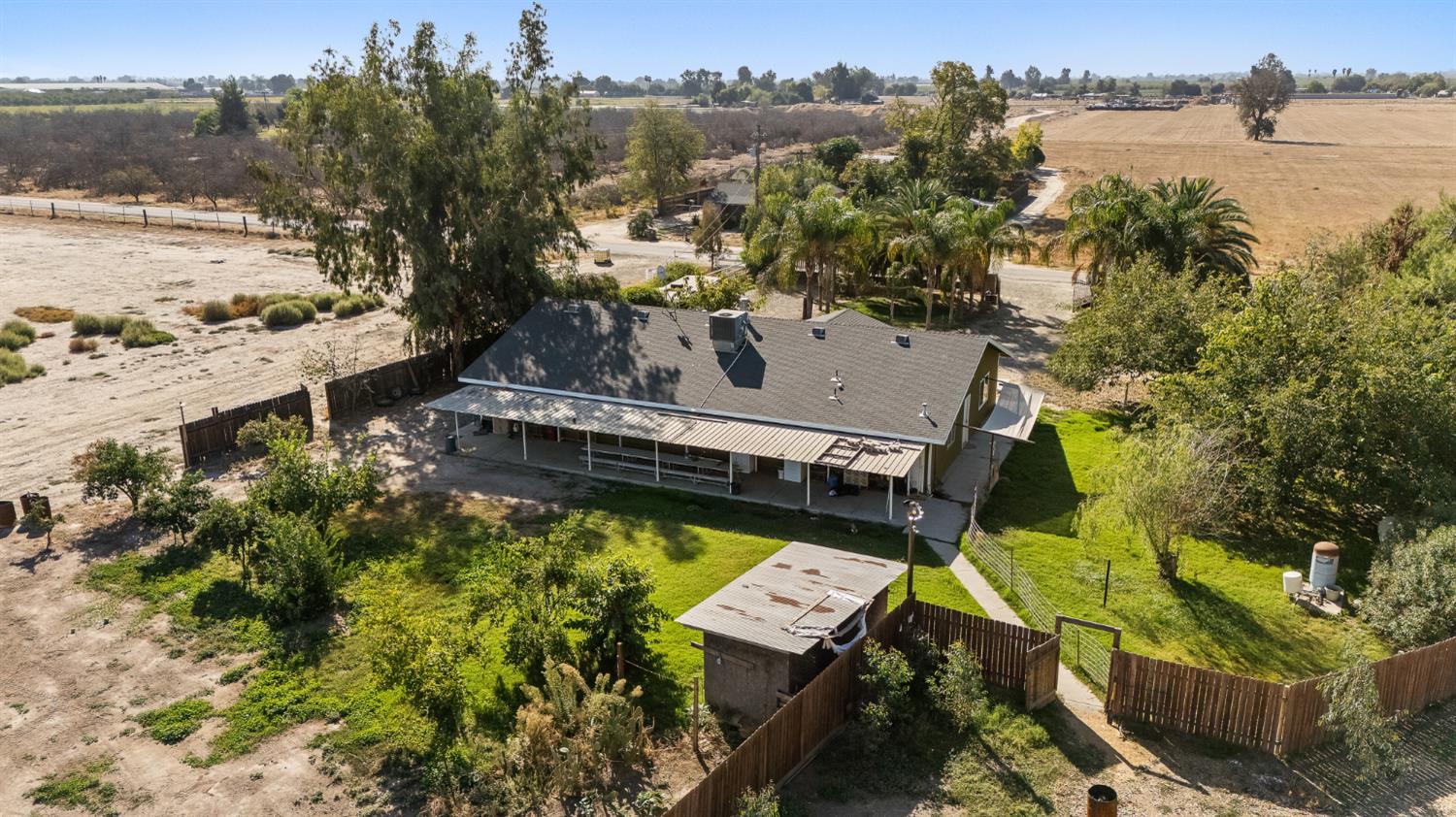 860 W Riverdale Ave, Riverdale, CA 93656