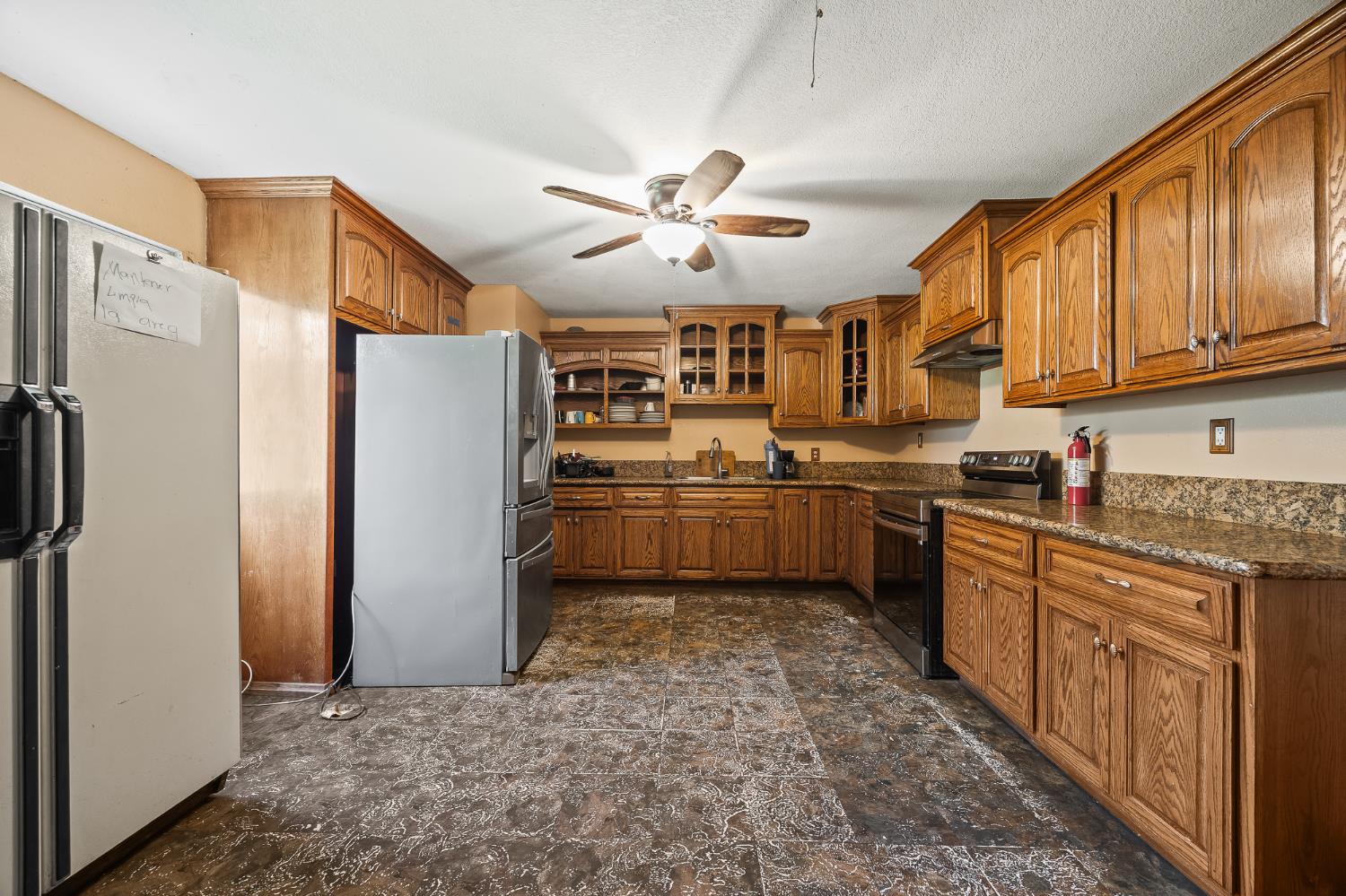 860 W Riverdale Ave, Riverdale, CA 93656