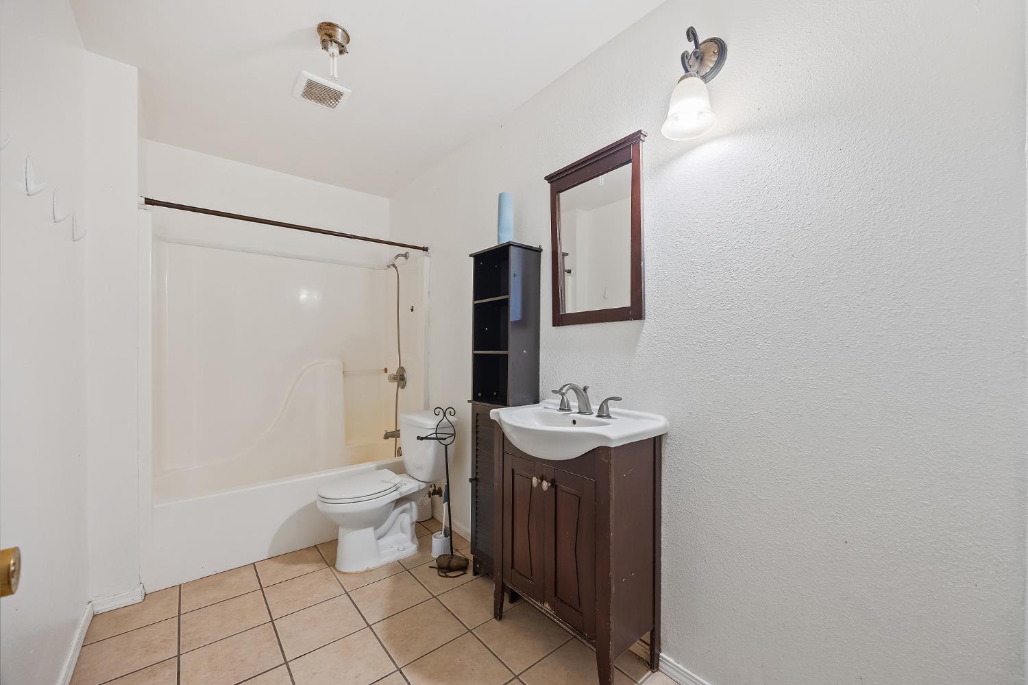 860 W Riverdale Ave, Riverdale, CA 93656