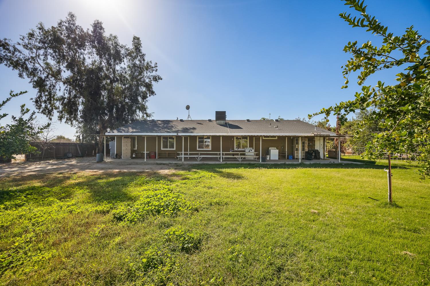 860 W Riverdale Ave, Riverdale, CA 93656