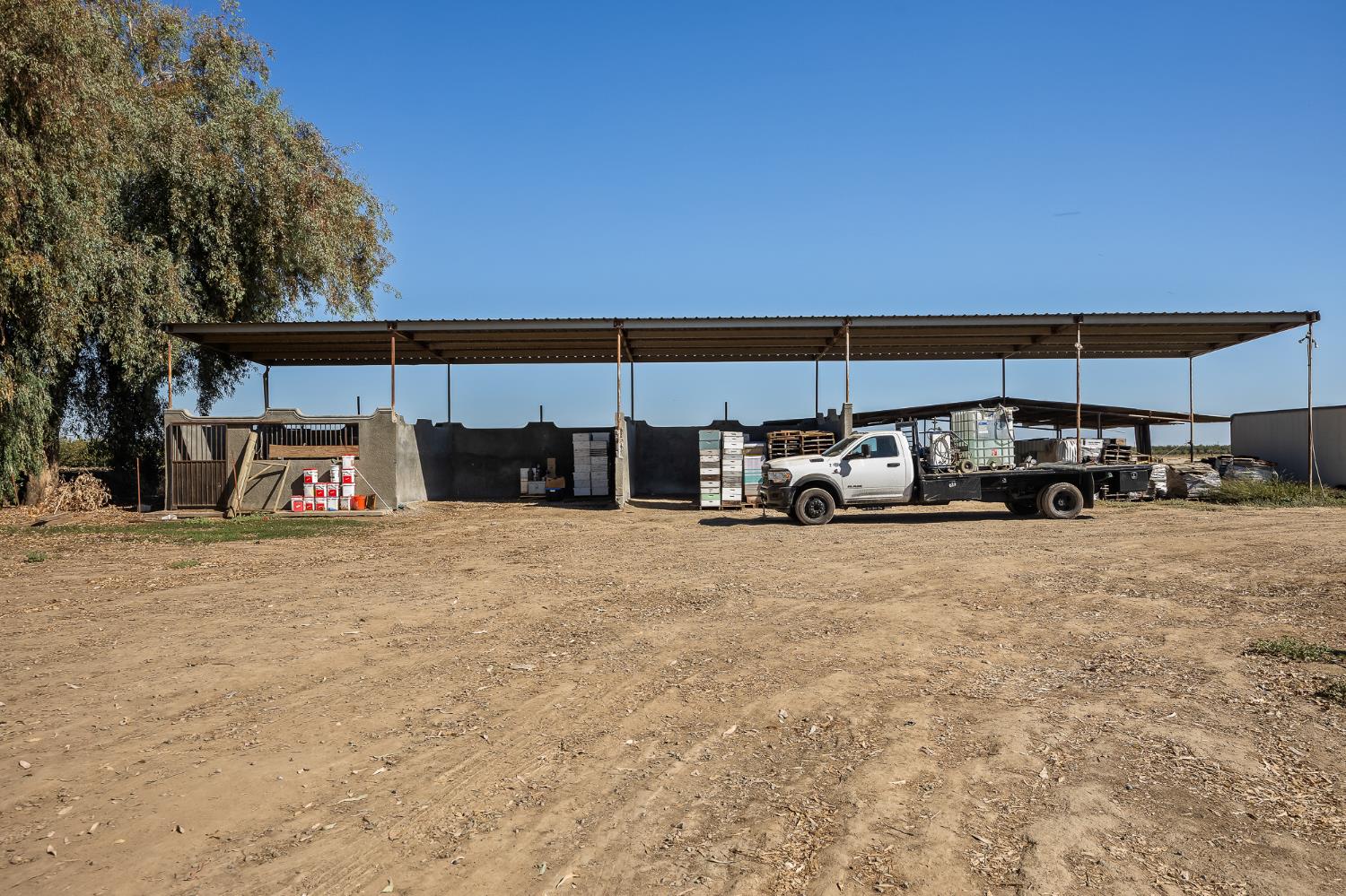 860 W Riverdale Ave, Riverdale, CA 93656