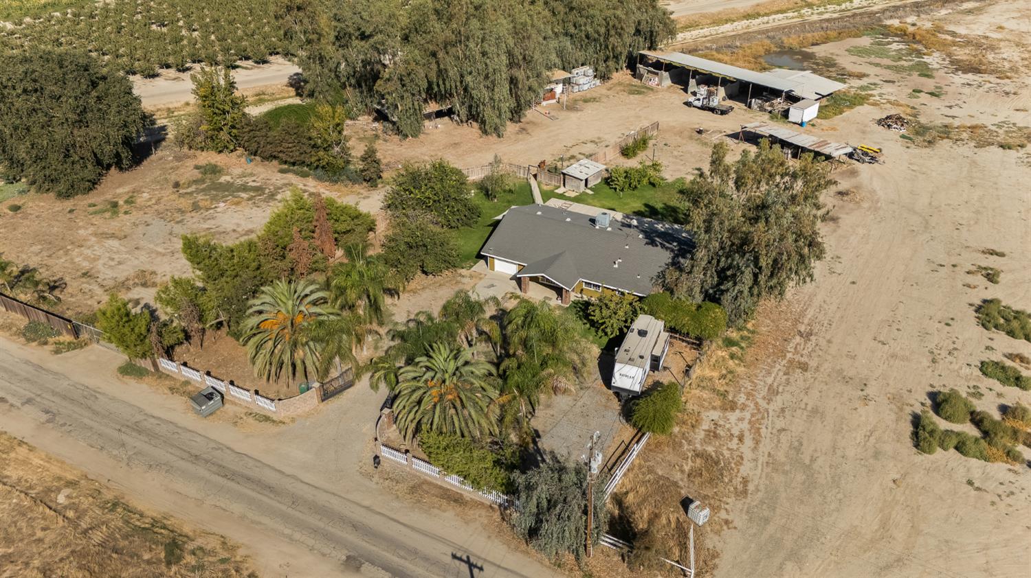 860 W Riverdale Ave, Riverdale, CA 93656