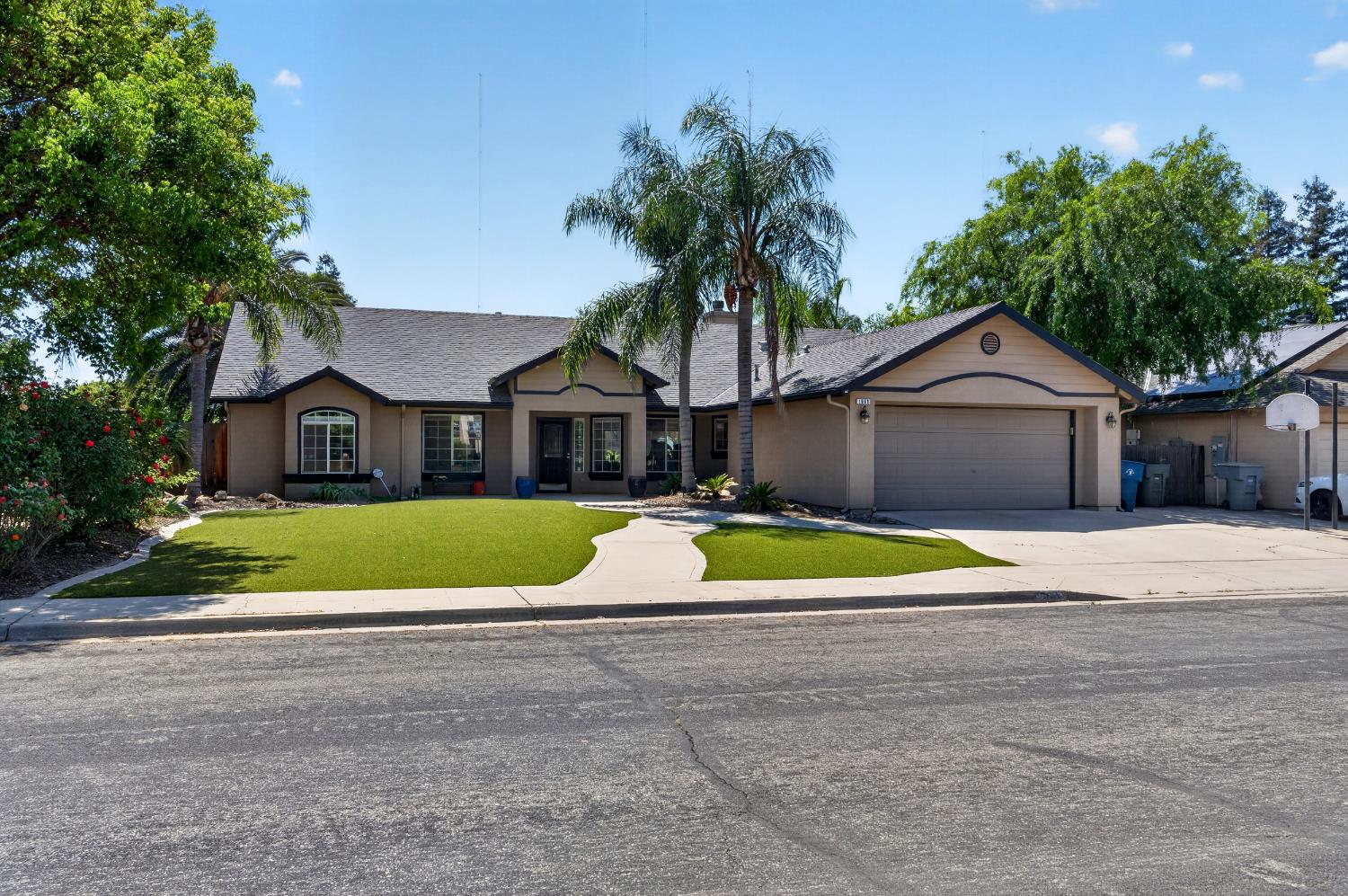 1668 Bedford Ave, Clovis, CA 93611