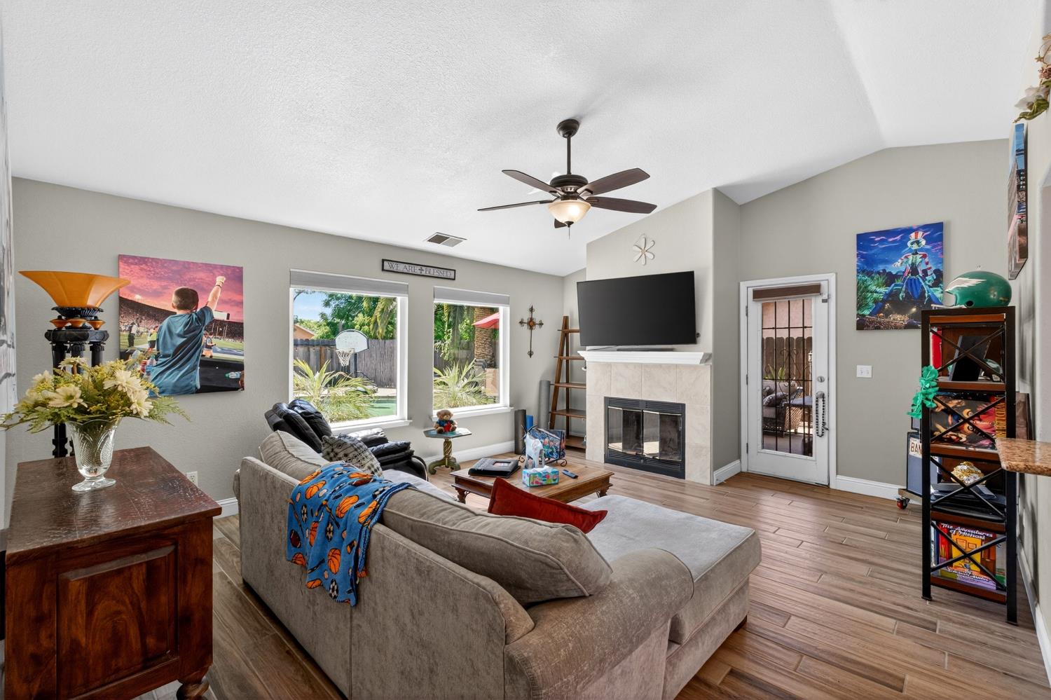 1668 Bedford Ave, Clovis, CA 93611