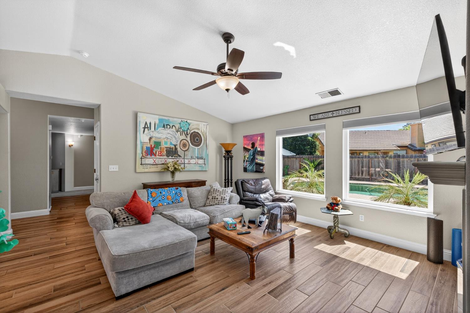 1668 Bedford Ave, Clovis, CA 93611