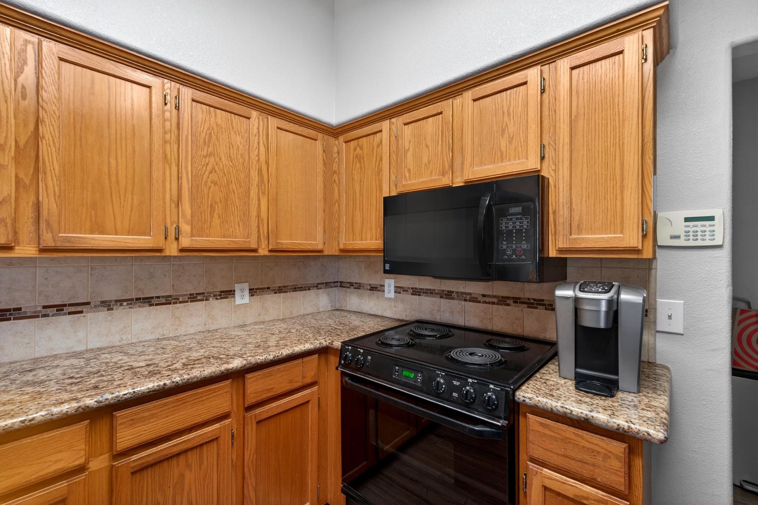 1668 Bedford Ave, Clovis, CA 93611