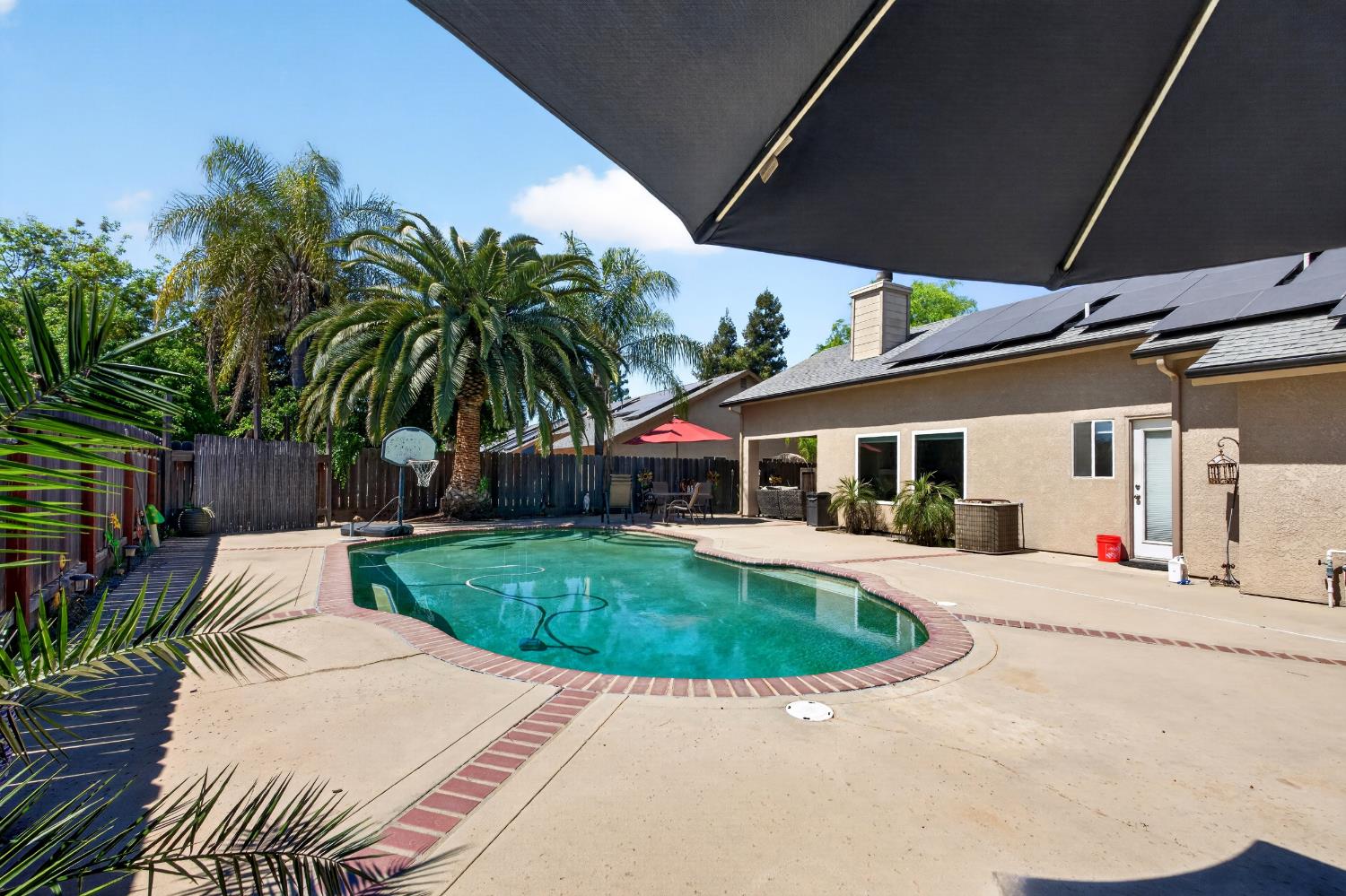 1668 Bedford Ave, Clovis, CA 93611