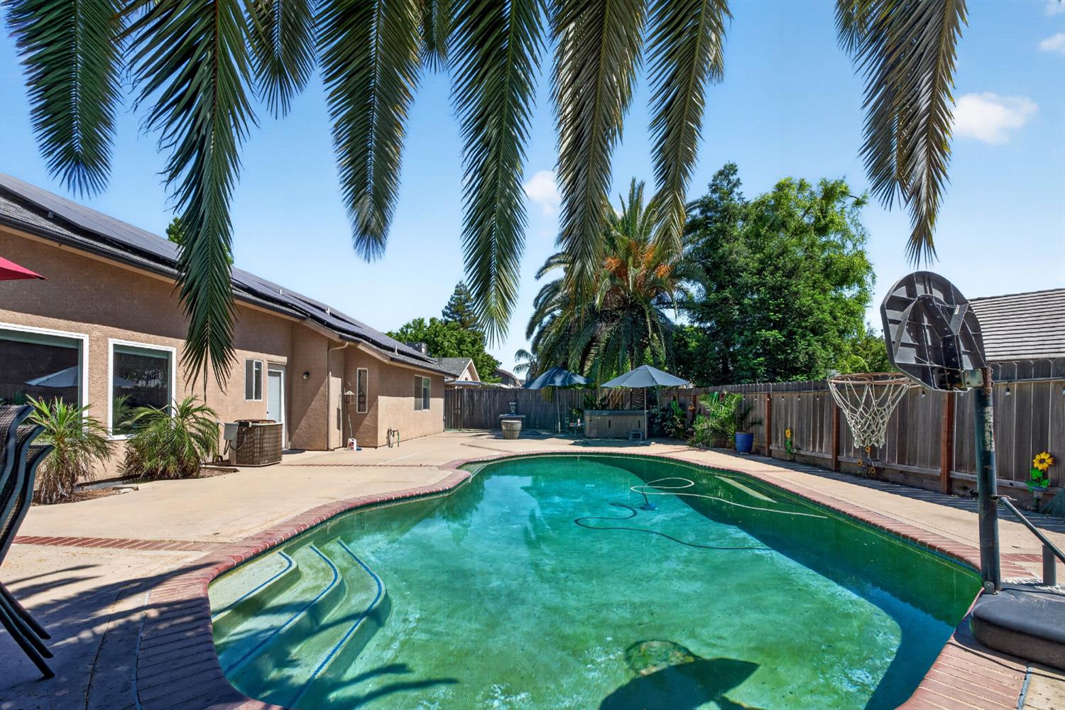 1668 Bedford Ave, Clovis, CA 93611