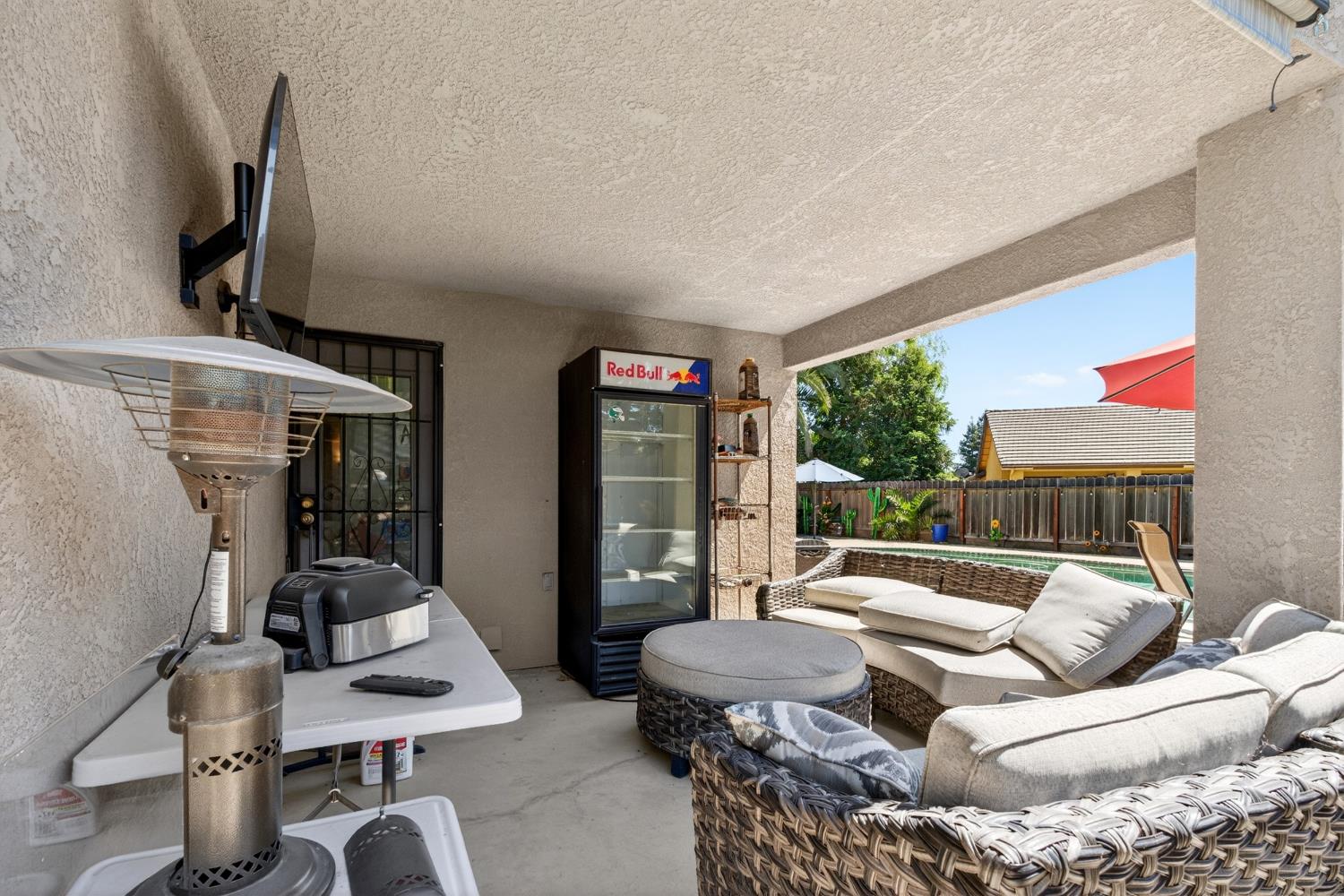 1668 Bedford Ave, Clovis, CA 93611