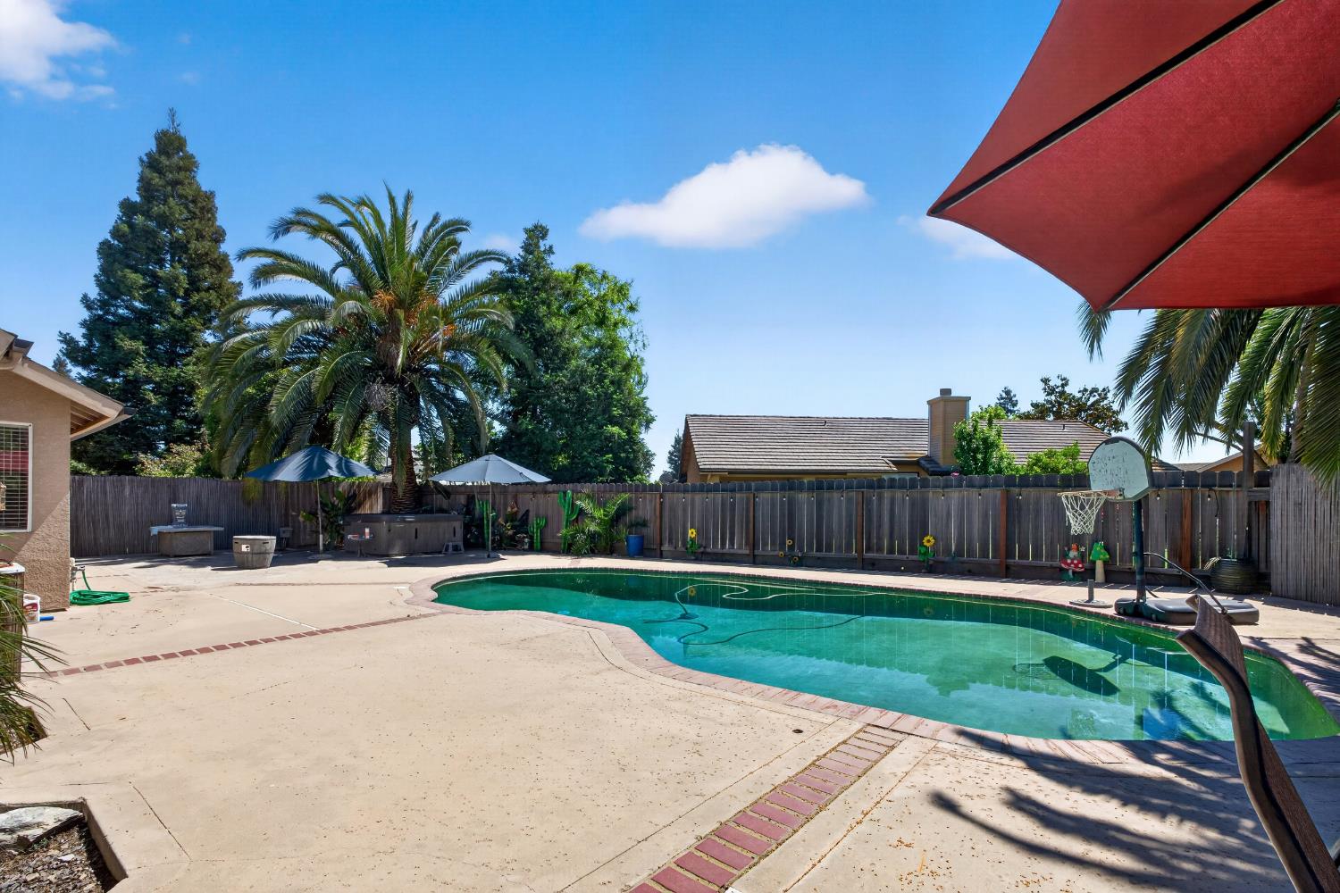 1668 Bedford Ave, Clovis, CA 93611