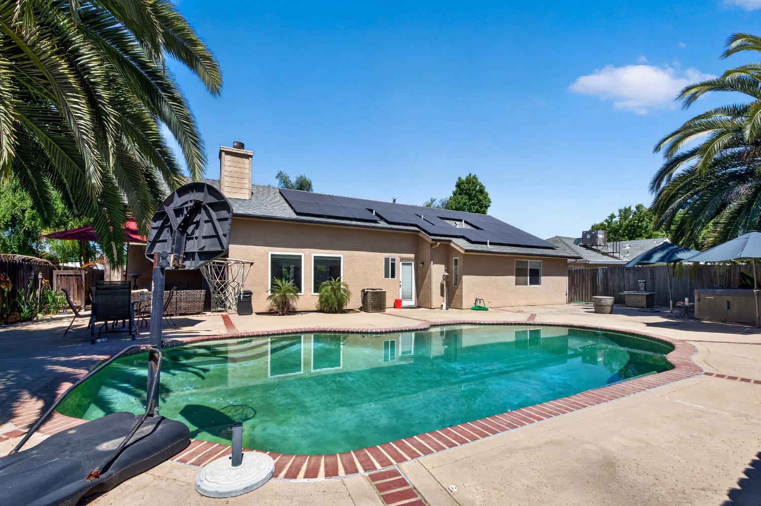 1668 Bedford Ave, Clovis, CA 93611