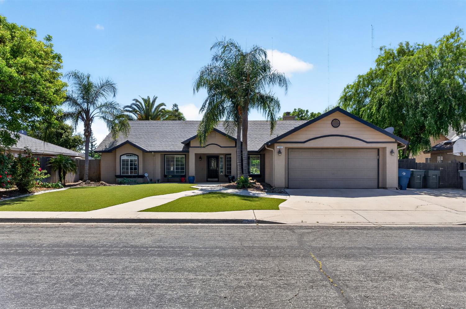 1668 Bedford Ave, Clovis, CA 93611