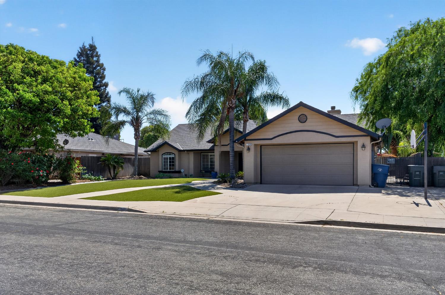 1668 Bedford Ave, Clovis, CA 93611
