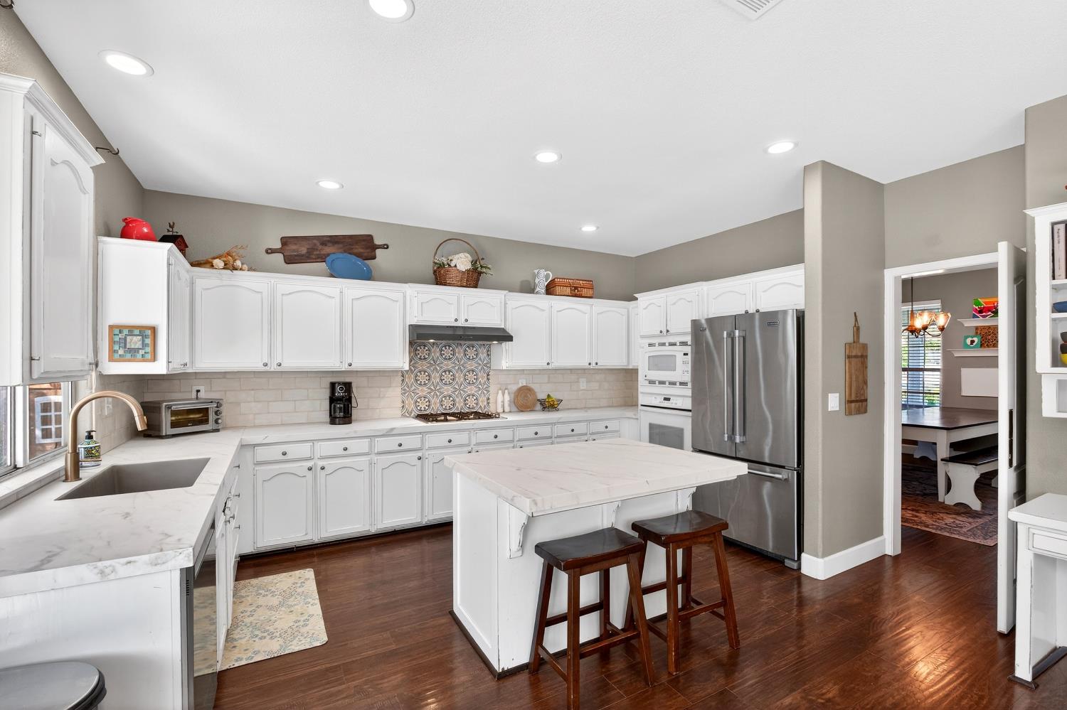 3130 Hillcrest Ct, Madera, CA 93637