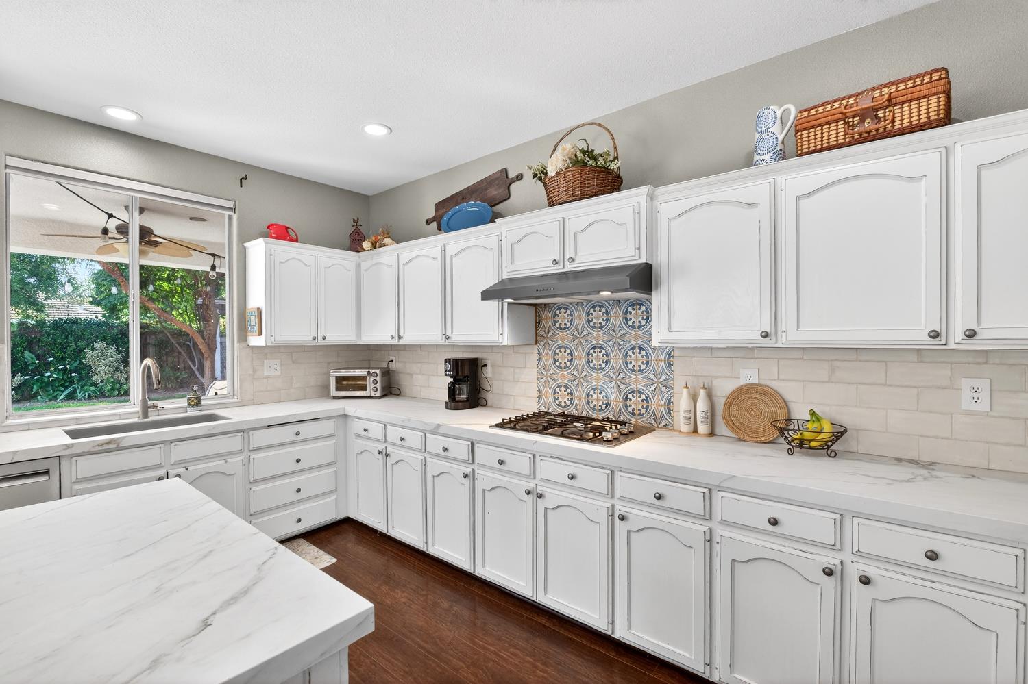 3130 Hillcrest Ct, Madera, CA 93637