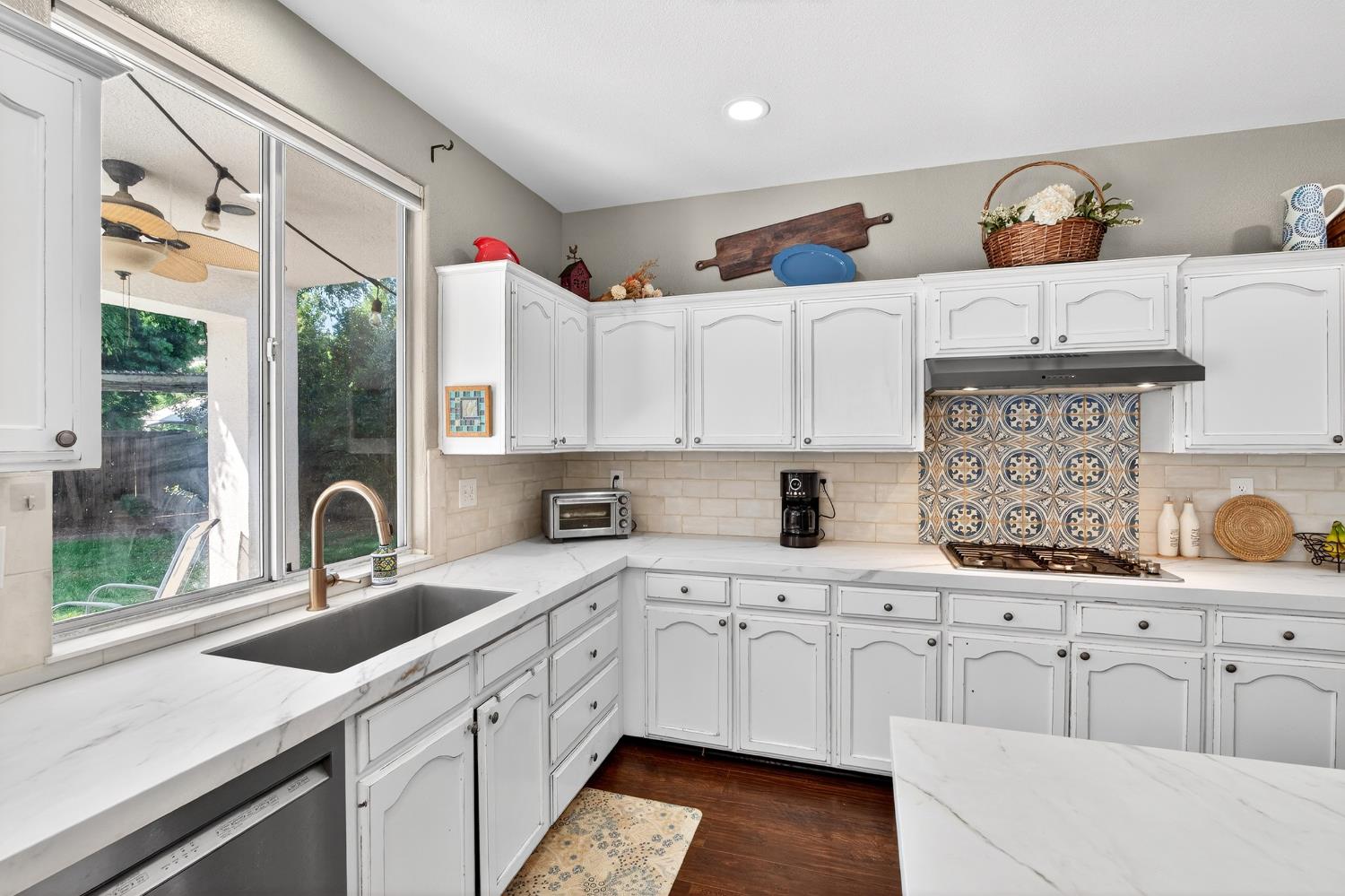 3130 Hillcrest Ct, Madera, CA 93637