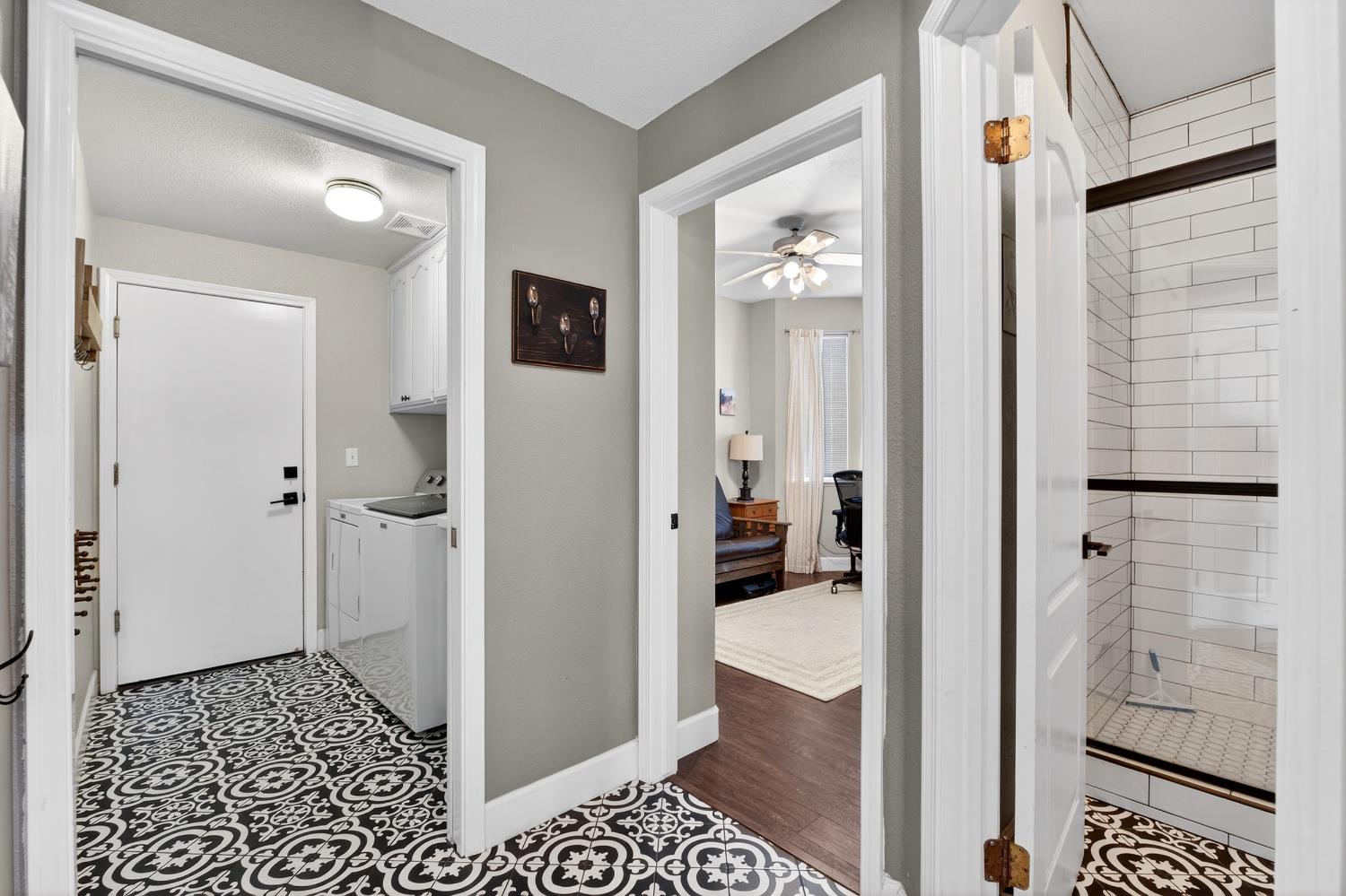 3130 Hillcrest Ct, Madera, CA 93637